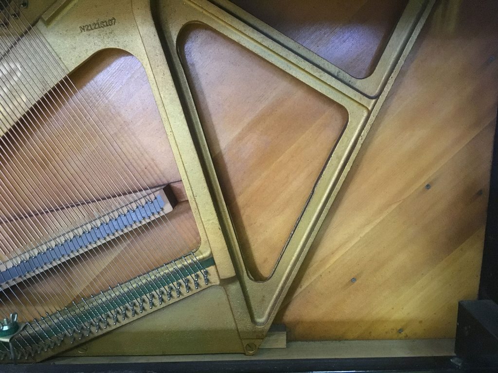 Harpa-U1-usado-1024×768 Harpa de um piano U1 usado (1980 aprox.)