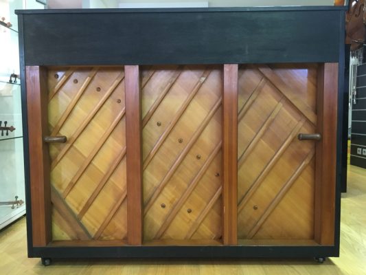 Suportes de um piano U1 usado